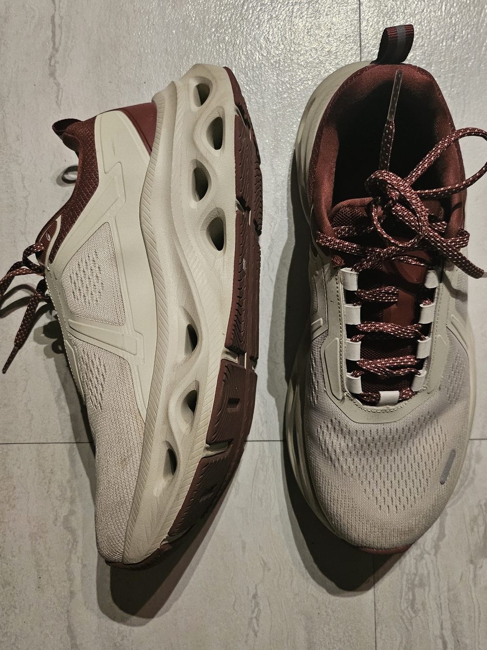 Women's Athletic Running Shoes in Cream and Burgundy - Picture 2 of 4